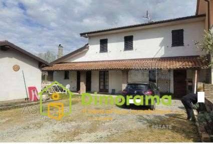 casa indipendente in vendita a Pescia