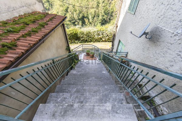 casa indipendente in vendita a Pescia in zona Pietrabuona
