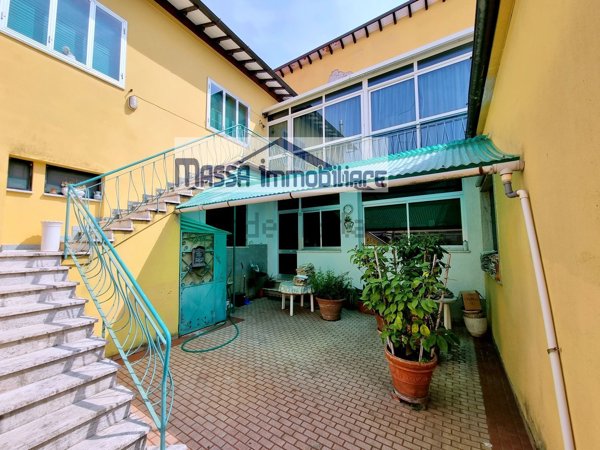 casa indipendente in vendita a Pescia