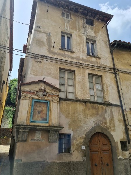 casa indipendente in vendita a Pescia