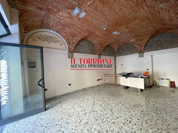 negozio in vendita a Pescia