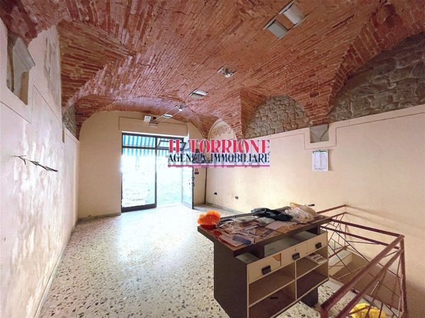 negozio in vendita a Pescia