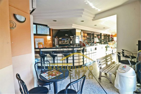 negozio in vendita a Pescia