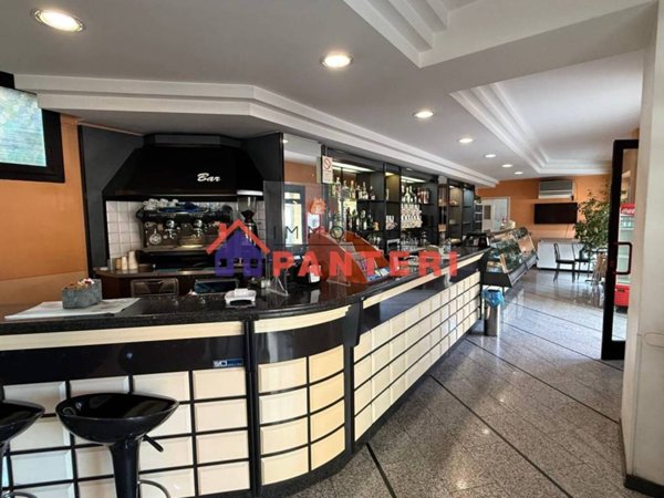 negozio in vendita a Pescia
