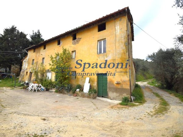 casa indipendente in vendita a Pescia