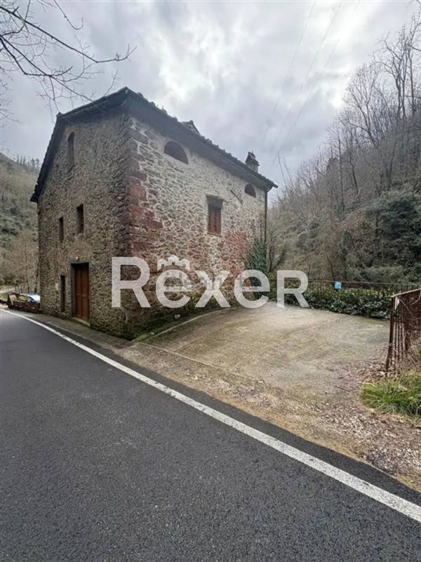 appartamento in vendita a Pescia in zona Vellano