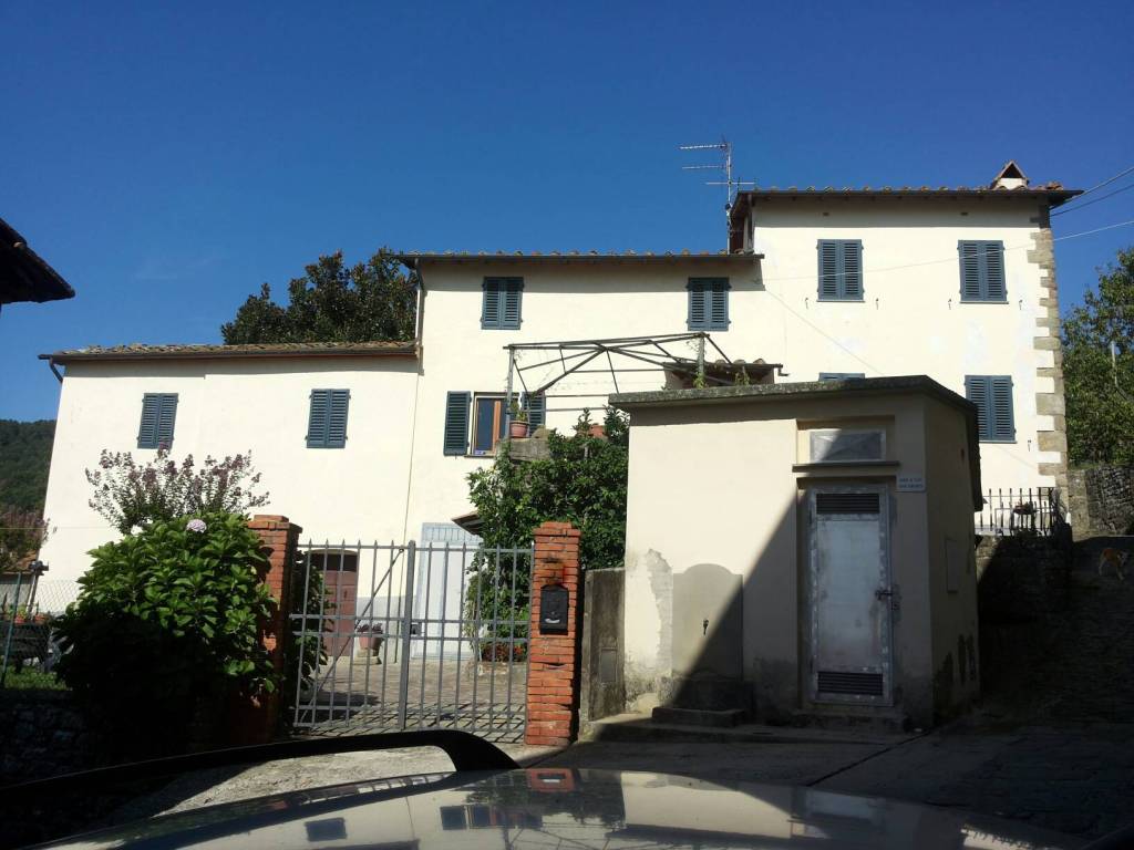 casa indipendente in vendita a Pescia