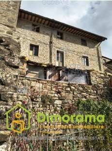 casa indipendente in vendita a Pescia