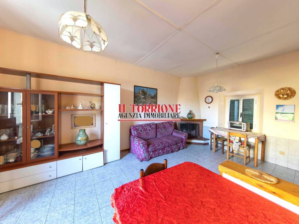 casa indipendente in vendita a Pescia