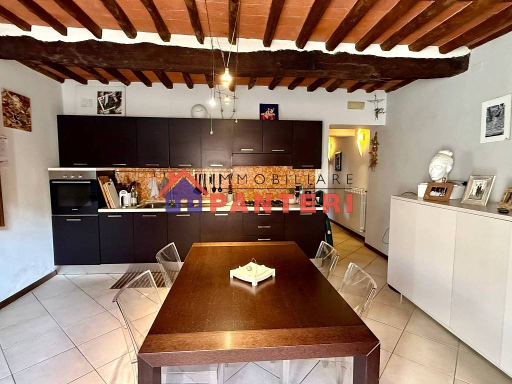 appartamento in vendita a Pescia in zona Veneri