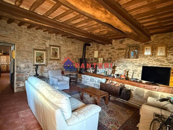 casa indipendente in vendita a Pescia