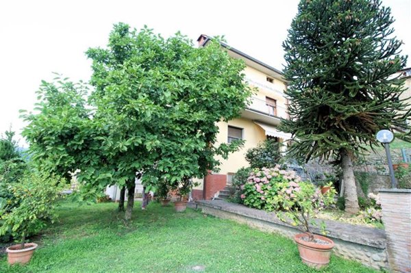casa indipendente in vendita a Pescia