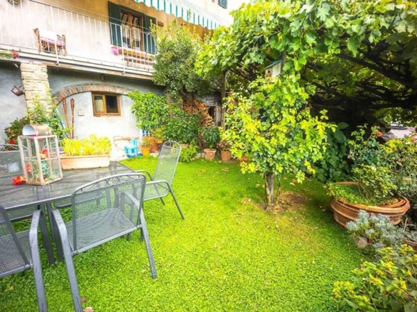 casa indipendente in vendita a Pescia in zona Castelvecchio