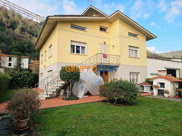 casa indipendente in vendita a Pescia in zona Pietrabuona