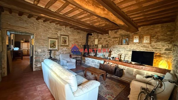 casa indipendente in vendita a Pescia in zona Vellano