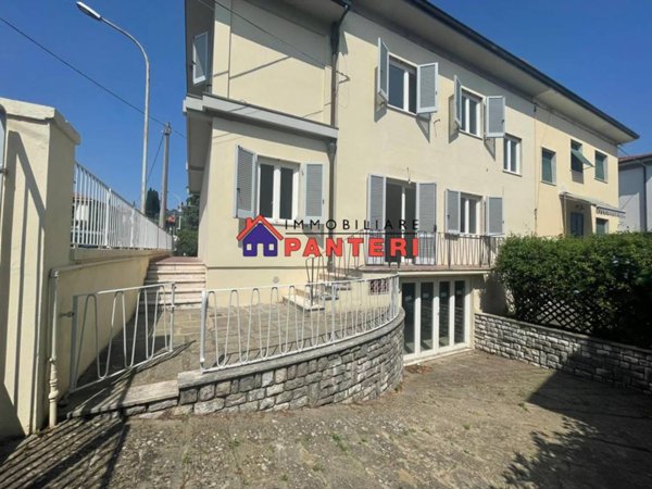 casa indipendente in vendita a Pescia