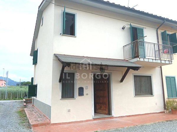 casa indipendente in vendita a Pescia