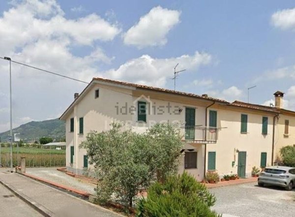 casa indipendente in vendita a Pescia