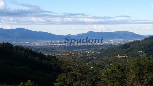 casa indipendente in vendita a Pescia