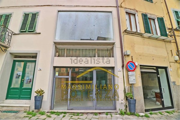 negozio in vendita a Pescia