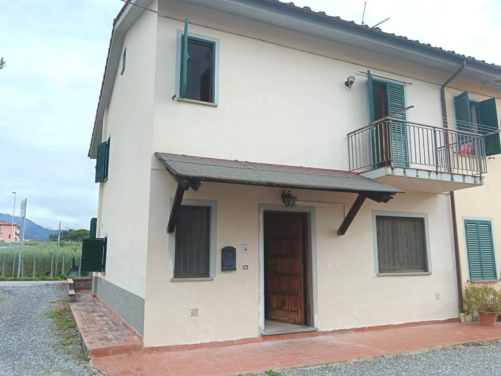 casa indipendente in vendita a Pescia in zona Pescia Morta