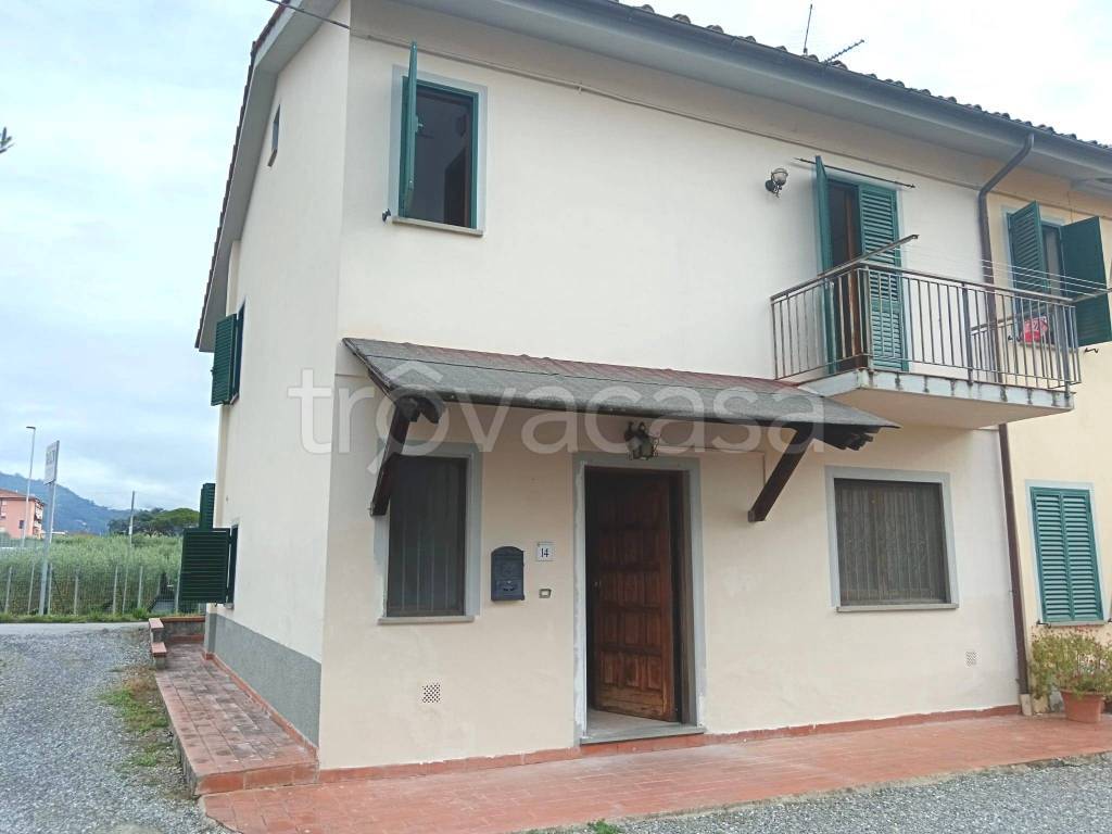 casa indipendente in vendita a Pescia