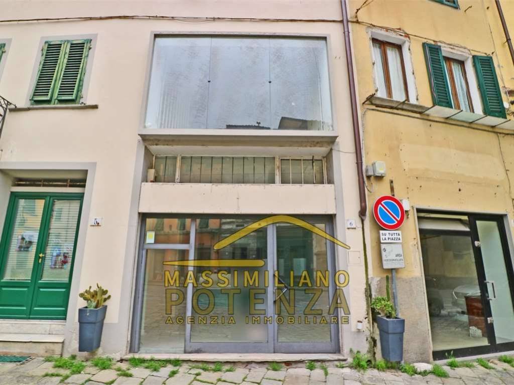 negozio in vendita a Pescia