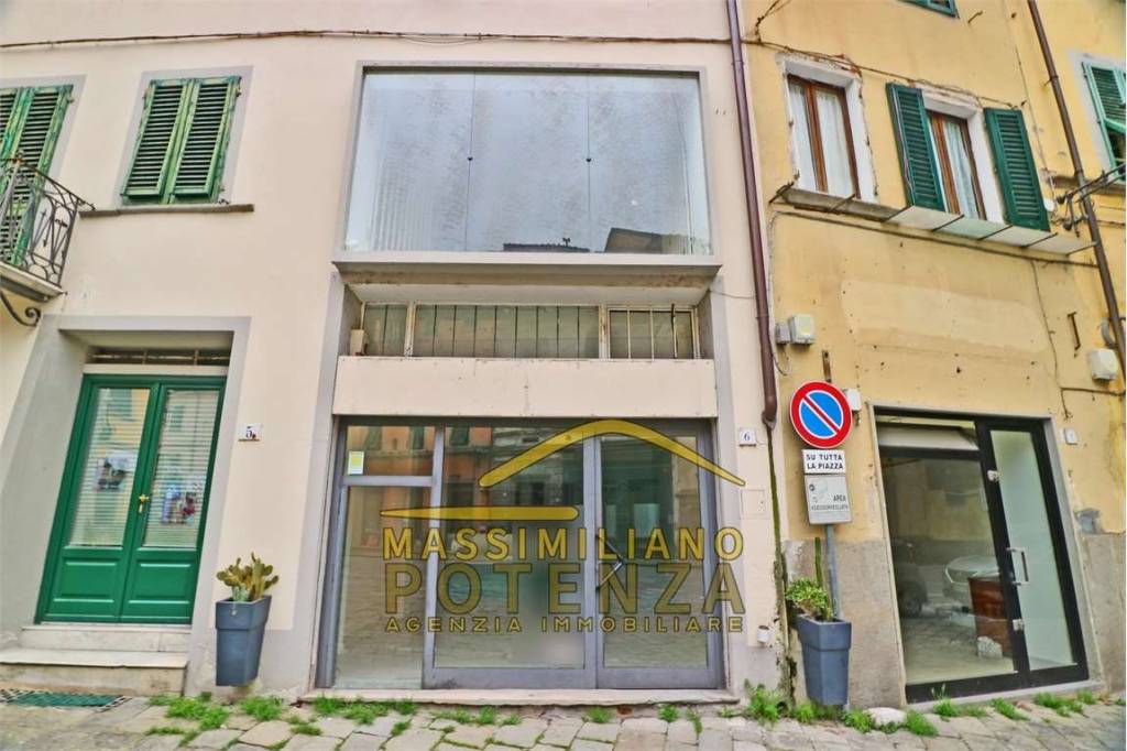 negozio in vendita a Pescia