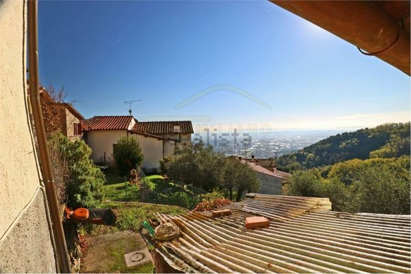 casa indipendente in vendita a Pescia