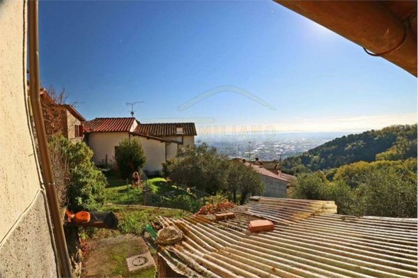 casa indipendente in vendita a Pescia