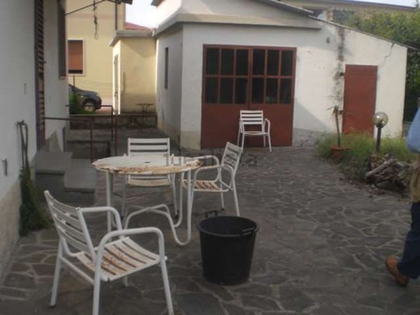 casa indipendente in vendita a Pescia