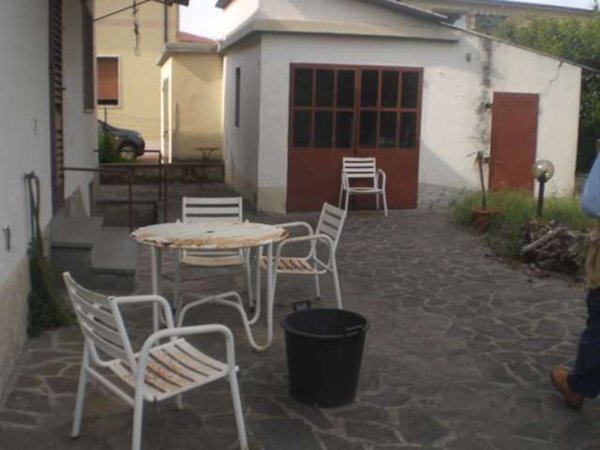 casa indipendente in vendita a Pescia