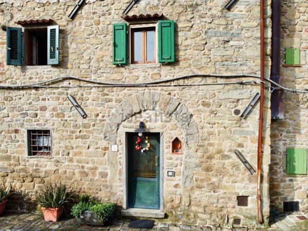 casa indipendente in vendita a Pescia in zona Vellano