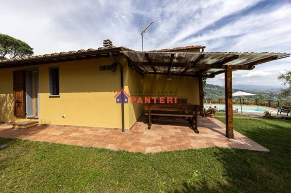 casa indipendente in vendita a Pescia