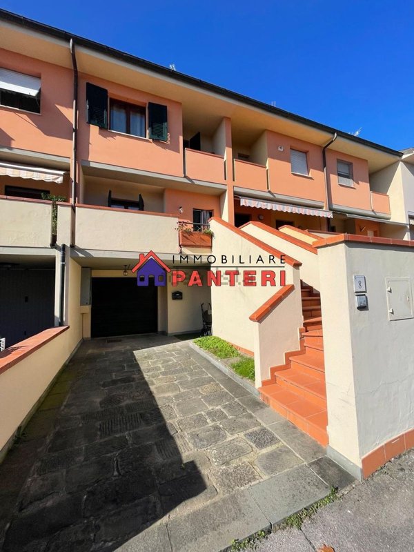 casa indipendente in vendita a Pescia in zona Collodi