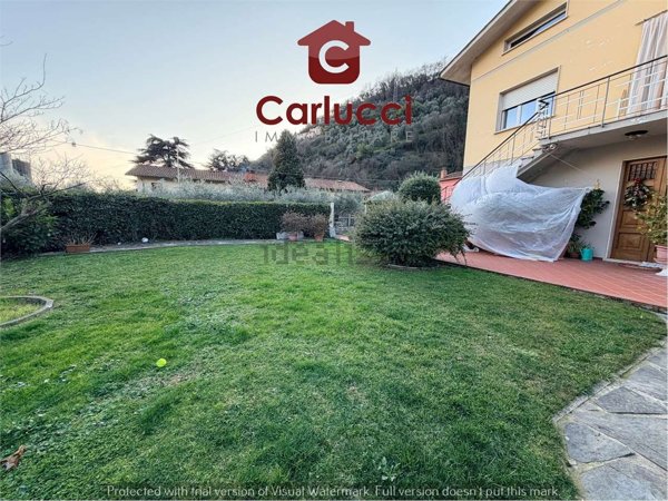 casa indipendente in vendita a Pescia