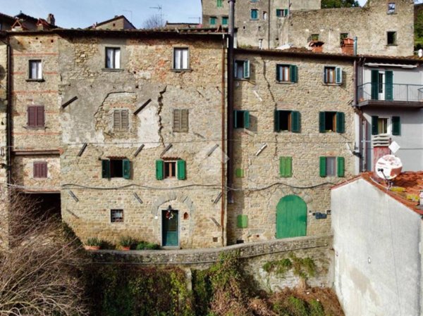 casa indipendente in vendita a Pescia in zona Vellano
