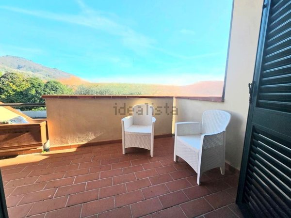 casa indipendente in vendita a Pescia in zona Collodi