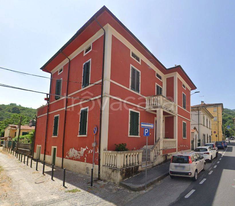 appartamento in vendita a Pescia in zona Collodi