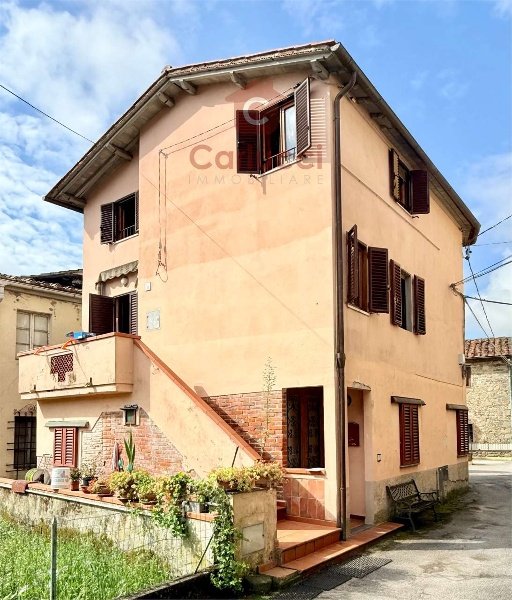 appartamento in vendita a Pescia in zona Collodi