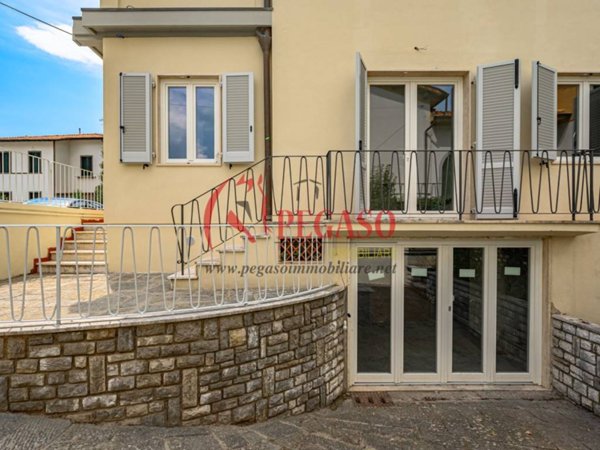 casa indipendente in vendita a Pescia