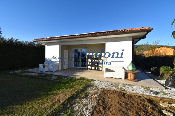 casa indipendente in vendita a Pescia in zona Chiodo