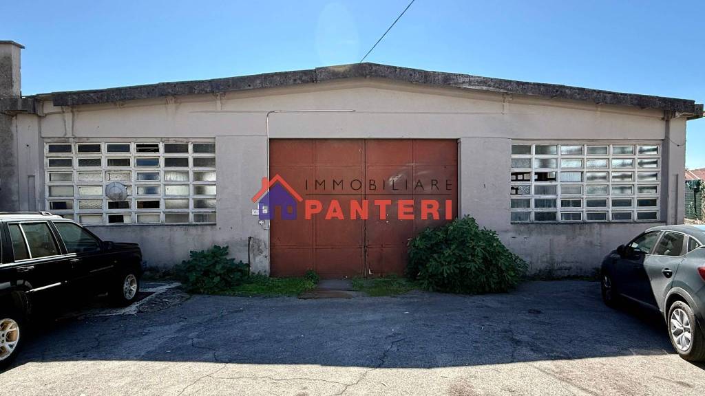 locale commerciale in vendita a Pescia in zona Castellare