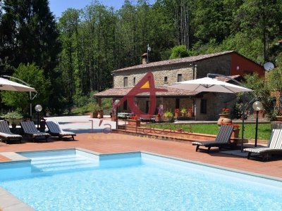 casa indipendente in vendita a Pescia