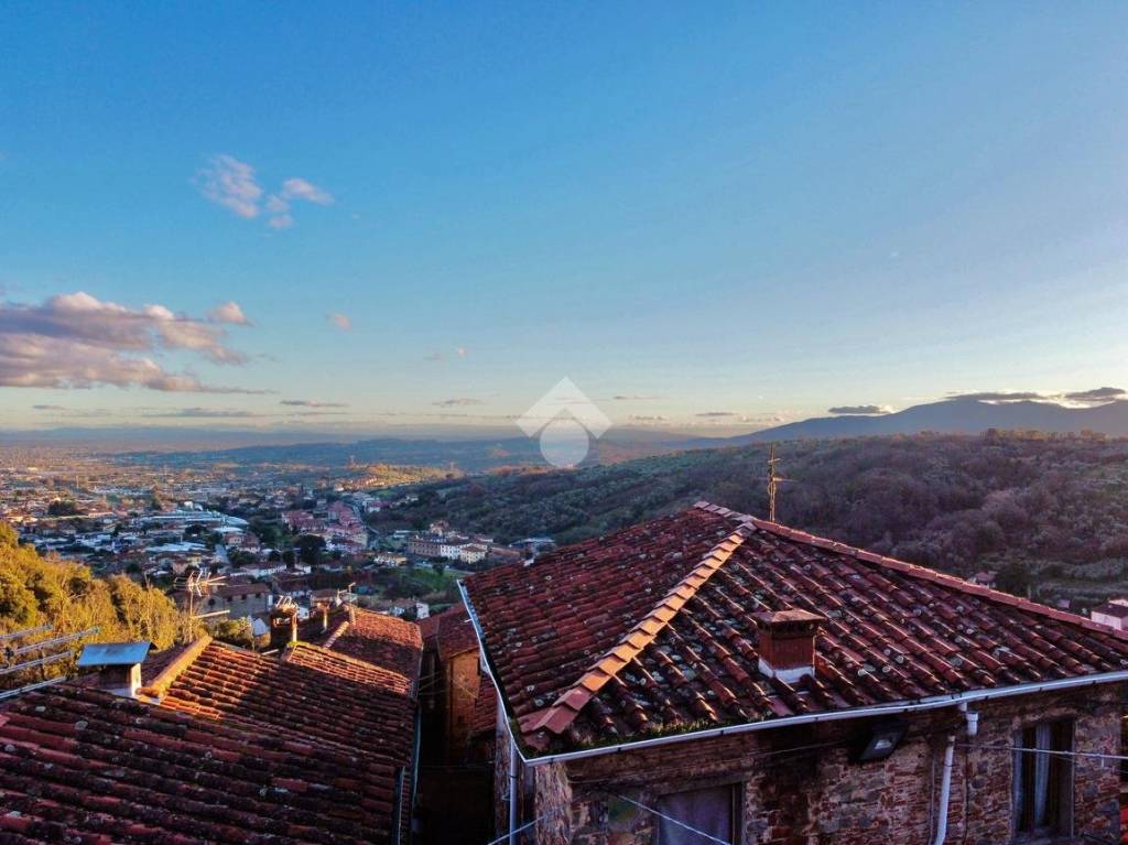 casa indipendente in vendita a Pescia in zona Collodi