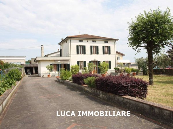 casa indipendente in vendita a Pescia in zona Pescia Morta