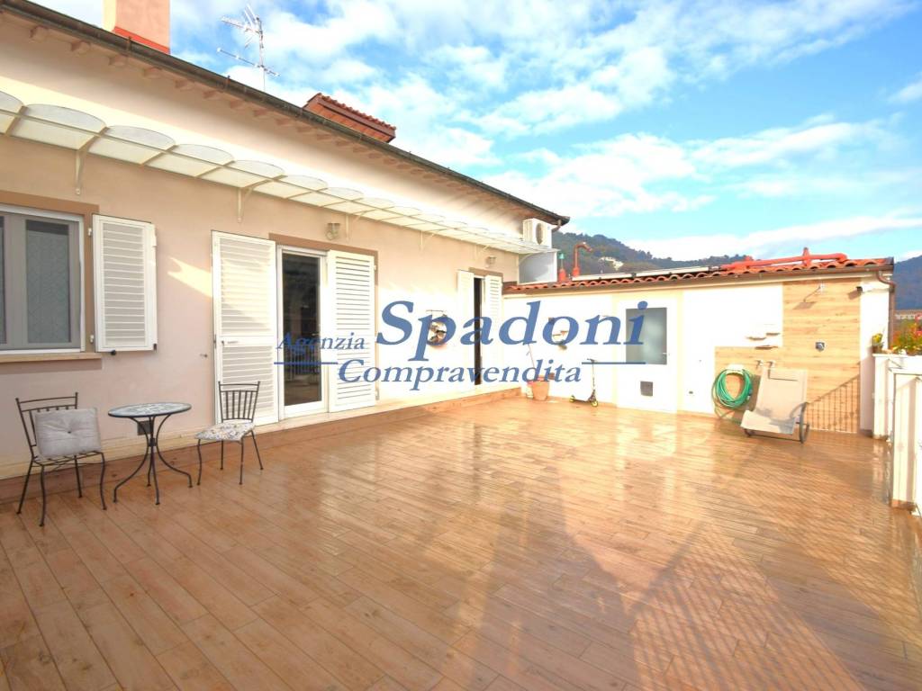 casa indipendente in vendita a Pescia