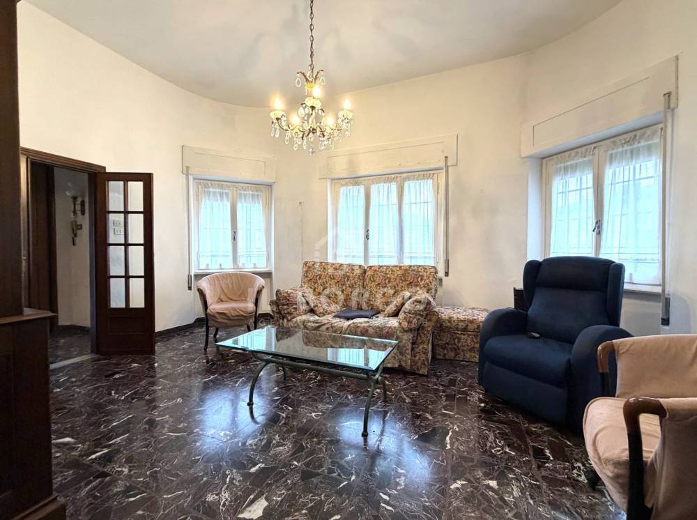 casa indipendente in vendita a Pescia