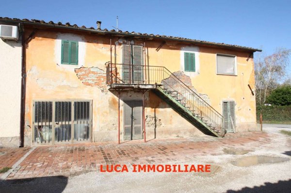 casa indipendente in vendita a Pescia