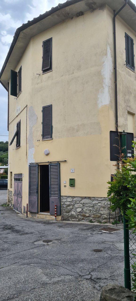 casa indipendente in vendita a Pescia in zona Collodi